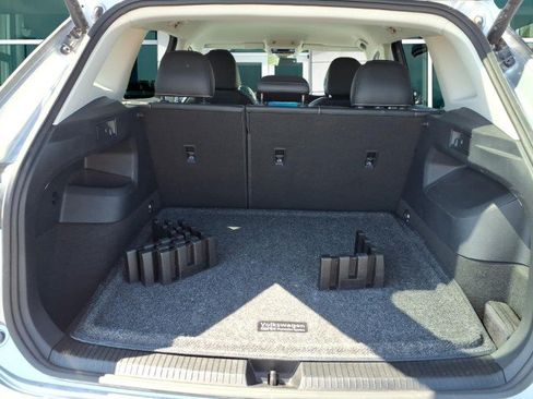 Certified 2025 Volkswagen Tiguan SE AWD/4WD image 8