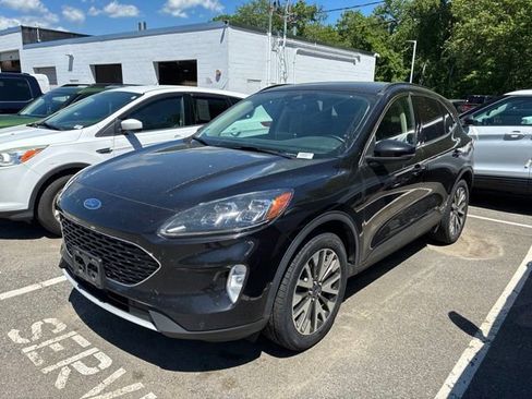 Certified 2020 Ford Escape Titanium AWD/4WD image 3