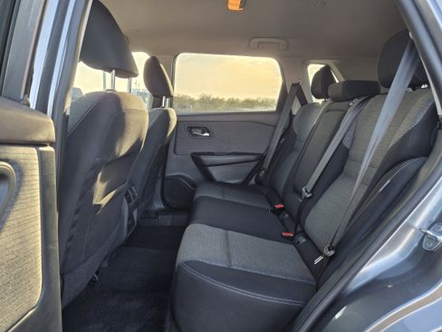 Used 2022 Nissan Rogue SV image 14