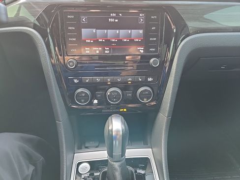 Used 2020 Volkswagen Passat 2.0T R-Line image 13