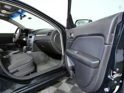Used 2010 Ford Fusion SE FWD image 10