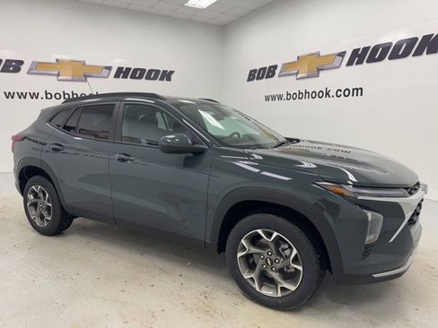 New 2026 Chevrolet Trax LT image 3