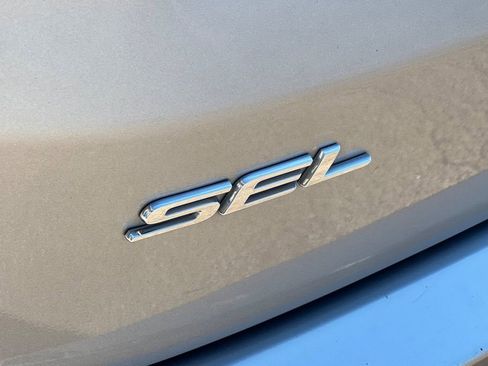 Used 2023 Ford Edge SEL image 7