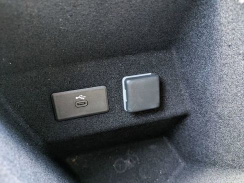 Used 2023 Cadillac Lyriq 2WD image 32