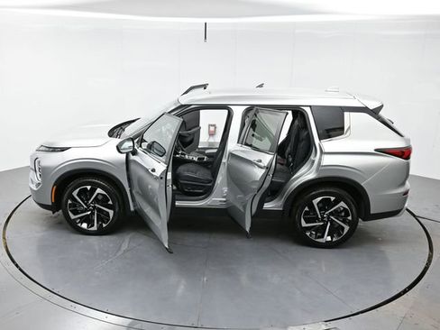 Used 2024 Mitsubishi Outlander SE image 40