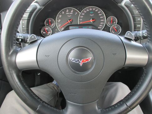 Used 2006 Chevrolet Corvette Coupe w/ Preferred Equipment Group RWD image 17