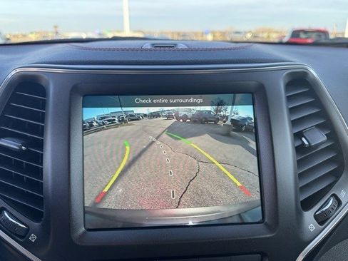 Used 2022 Jeep Cherokee Trailhawk w/ Comfort/Convenience Group image 19