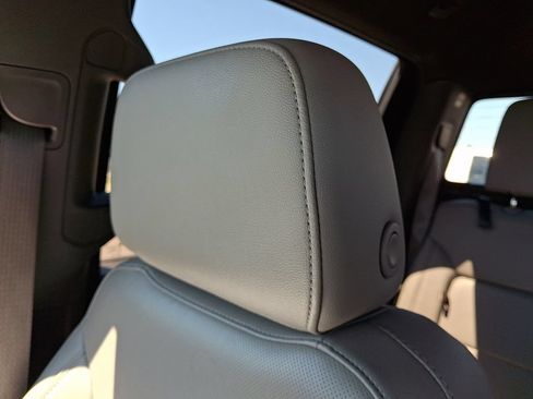 Used 2021 Chevrolet Silverado 2500 LTZ w/ LTZ Convenience Package AWD/4WD image 18