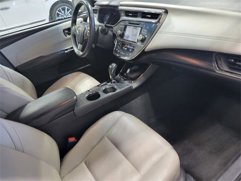 Used 2016 Toyota Avalon Touring image 18