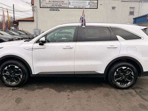 Used 2024 Kia Sorento S image 10