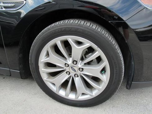 Used 2017 Ford Taurus Limited image 5
