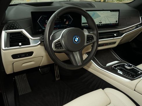 Used 2025 BMW X5 xDrive50e w/ Executive Package image 8