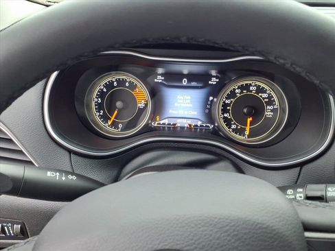 Used 2022 Jeep Cherokee Trailhawk image 24