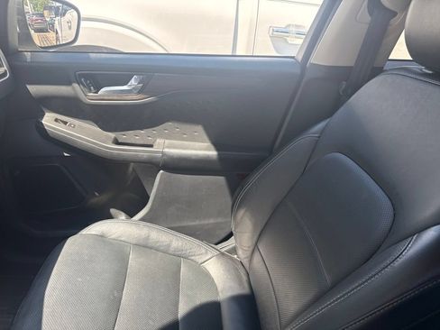 Used 2020 Ford Escape Titanium AWD/4WD image 16