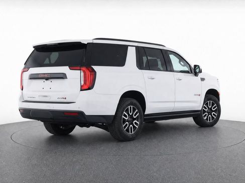 Used 2023 GMC Yukon XL AT4 w/ Technology Package AWD/4WD image 4