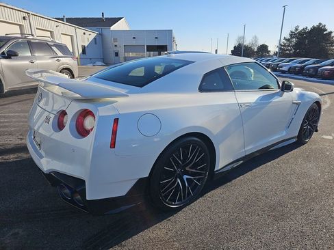 Used 2024 Nissan GT-R Premium w/ Premium Interior Package image 6