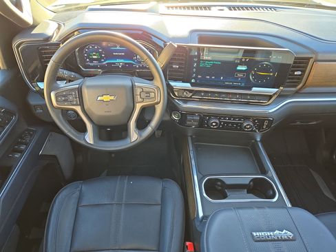 Used 2024 Chevrolet Silverado 2500 High Country w/ High Country Premium Package image 14