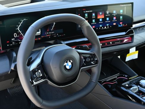 Used 2026 BMW 530i xDrive w/ Premium Package AWD/4WD image 11