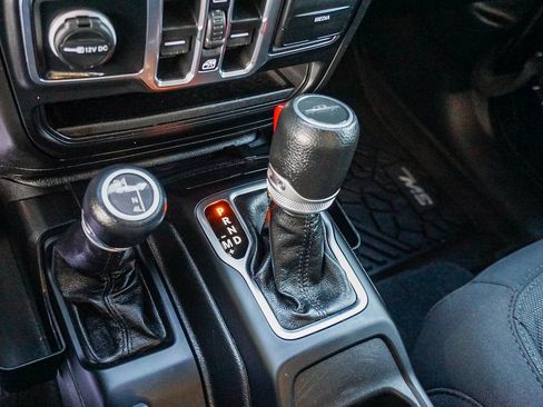 Used 2023 Jeep Gladiator Sport image 23