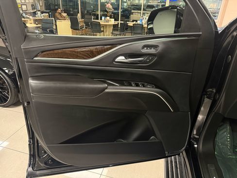 Used 2021 Cadillac Escalade ESV Sport Platinum image 9