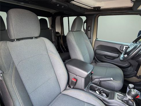 Used 2025 Jeep Gladiator Sport AWD/4WD image 19
