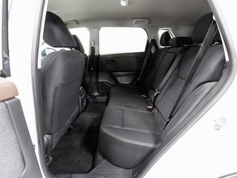 Used 2023 Nissan Rogue S image 5