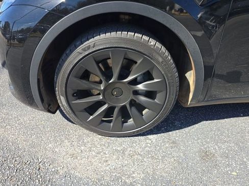 Used 2023 Tesla Model Y Long Range image 9