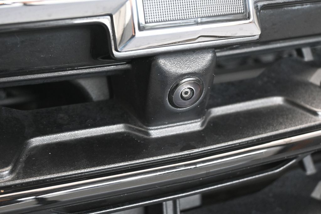 Used 2024 Chevrolet Traverse LT w/ Midnight/Sport Edition FWD image 52