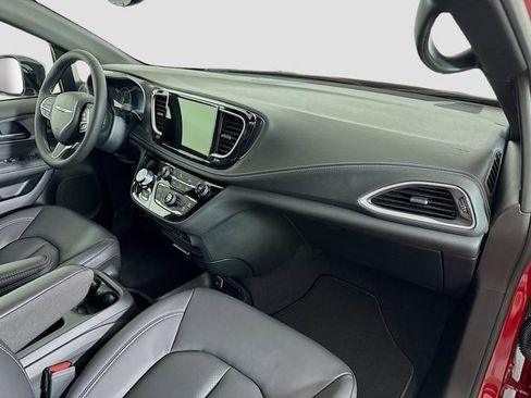 New 2026 Chrysler Pacifica Select image 29