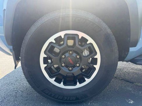 Certified 2025 Toyota 4Runner TRD Off-Road AWD/4WD image 12