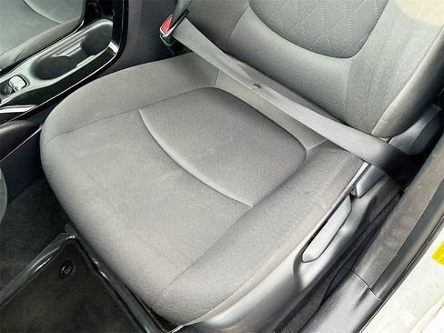 Used 2022 Toyota Corolla LE image 18