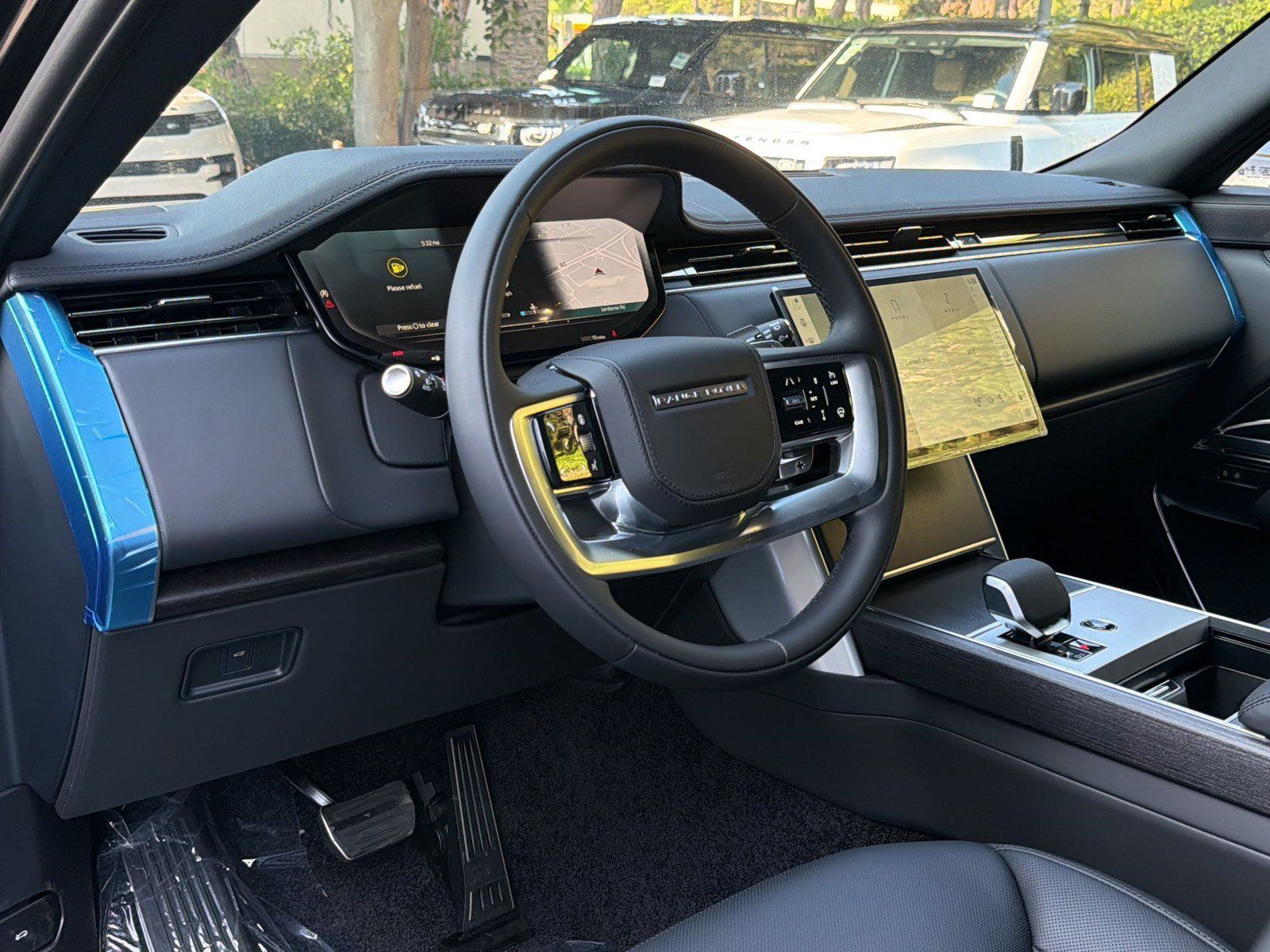 New 2026 Land Rover Range Rover Long Wheelbase SE AWD/4WD image 4