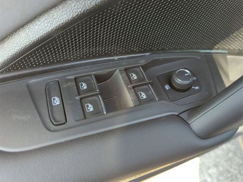 New 2026 Volkswagen Tiguan SE image 31