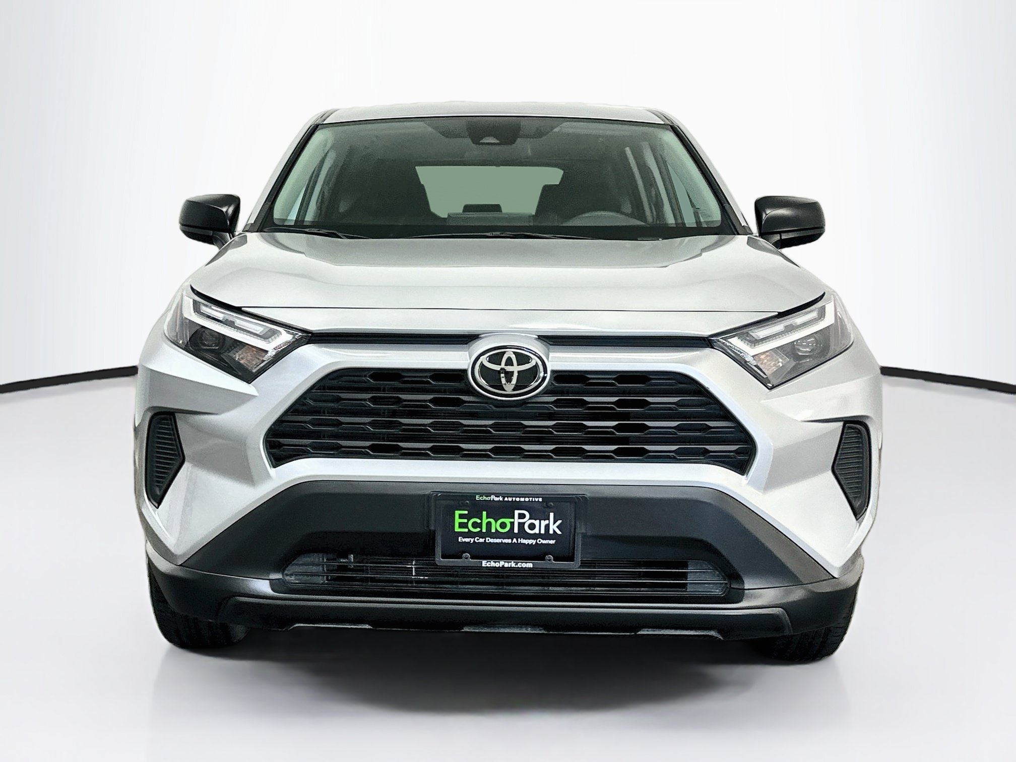 Used 2025 Toyota RAV4 LE AWD/4WD image 2