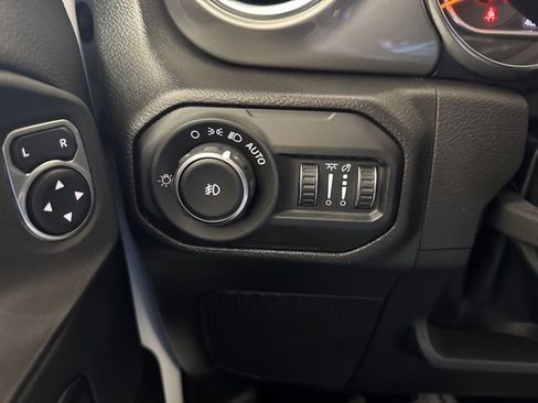 Used 2022 Jeep Wrangler Unlimited Sahara w/ Cold Weather Group image 19