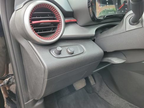 Used 2024 Chevrolet Trax RS FWD image 25