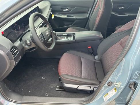 New 2026 Nissan Sentra SR w/ Floor Mat Package FWD image 9