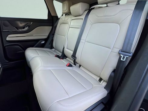 Used 2025 Lincoln Corsair FWD image 10