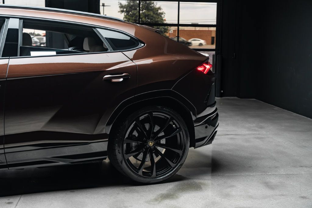 Used 2022 Lamborghini Urus AWD/4WD image 16