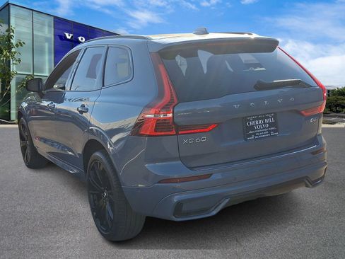 Certified 2022 Volvo XC60 B6 R-Design w/ Advanced Package image 4