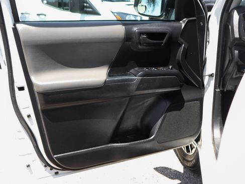 Used 2020 Toyota Tacoma SR w/ SR Convenience Package RWD image 14