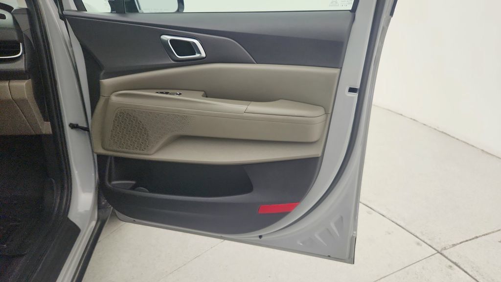 Used 2025 Kia Carnival EX FWD image 30