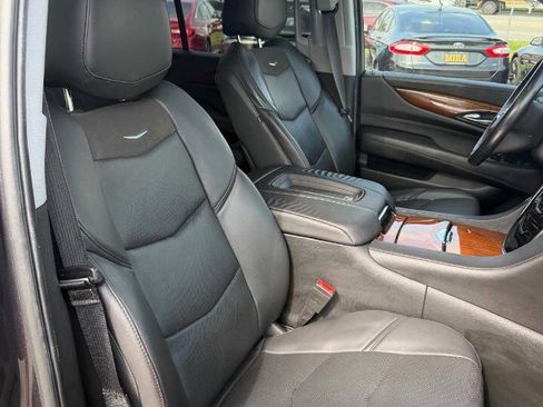 Used 2018 Cadillac Escalade ESV Premium Luxury AWD/4WD image 35