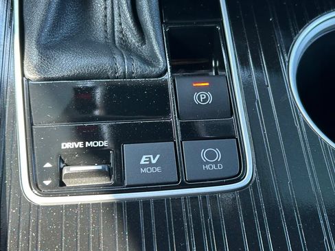 Used 2025 Toyota Sienna XSE FWD image 30