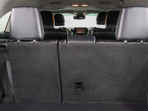 Used 2020 Toyota Highlander XLE FWD image 31