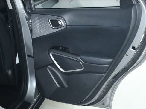 Used 2023 Kia Soul LX w/ LX Technology Package image 24