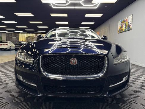 Used 2016 Jaguar XJ R-Sport image 3