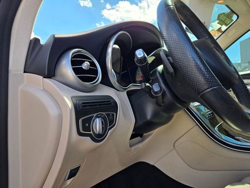 Used 2019 Mercedes-Benz GLC 300 image 25