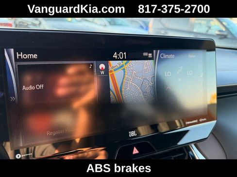 Used 2022 Toyota Venza Limited image 19