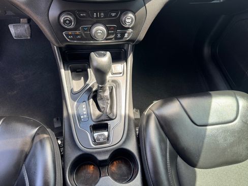 Used 2020 Jeep Cherokee Latitude Plus FWD image 20